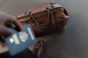 Passeport et sac voyage cuir illustration Arrêter de voyager?