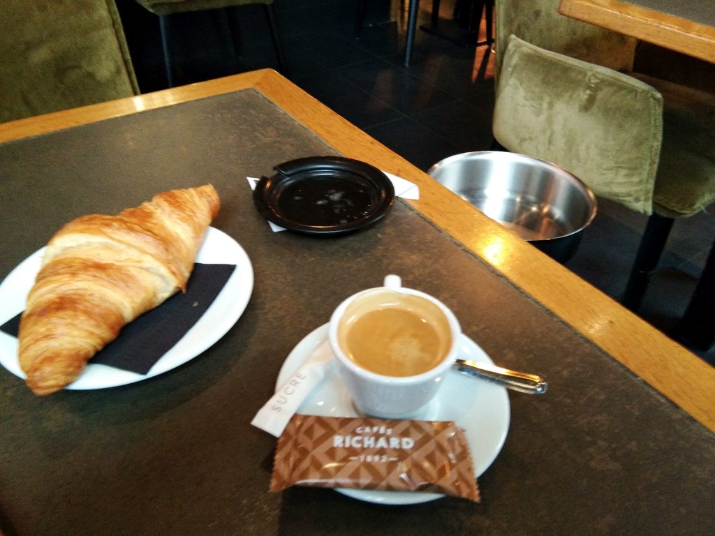 Café croissant à Rennes