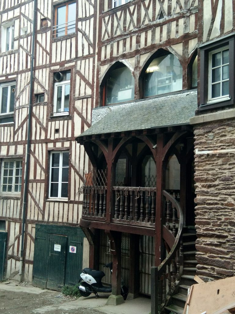 Escalier vieux Rennes médiéval