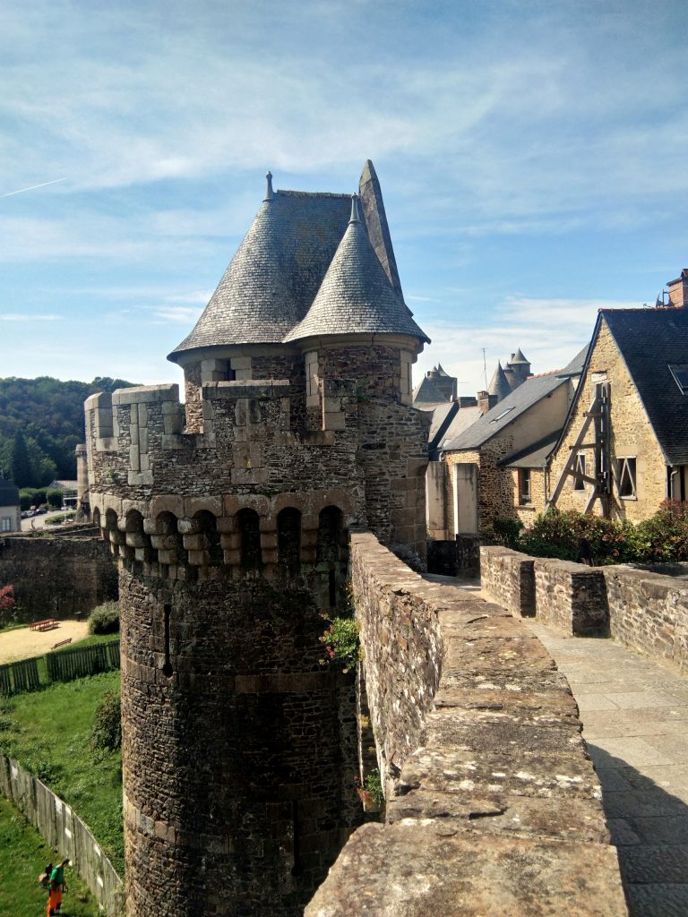 Tour et remparts du château de Fougères