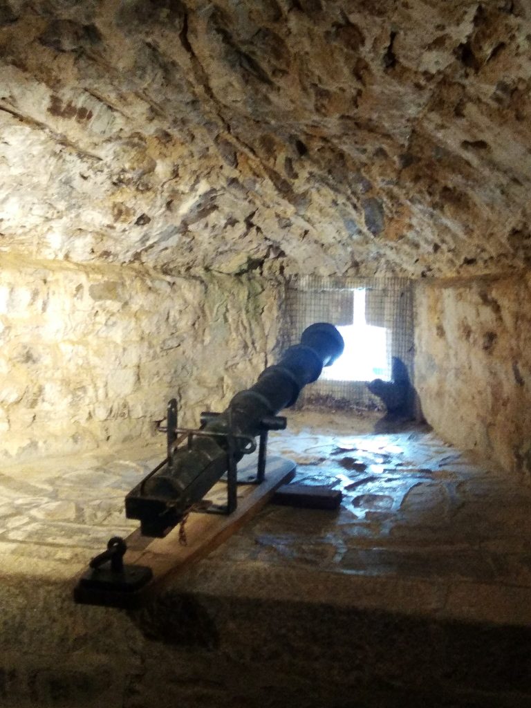 Canon d'artillerie au château de Fougères