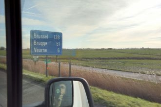 route et panneau belge