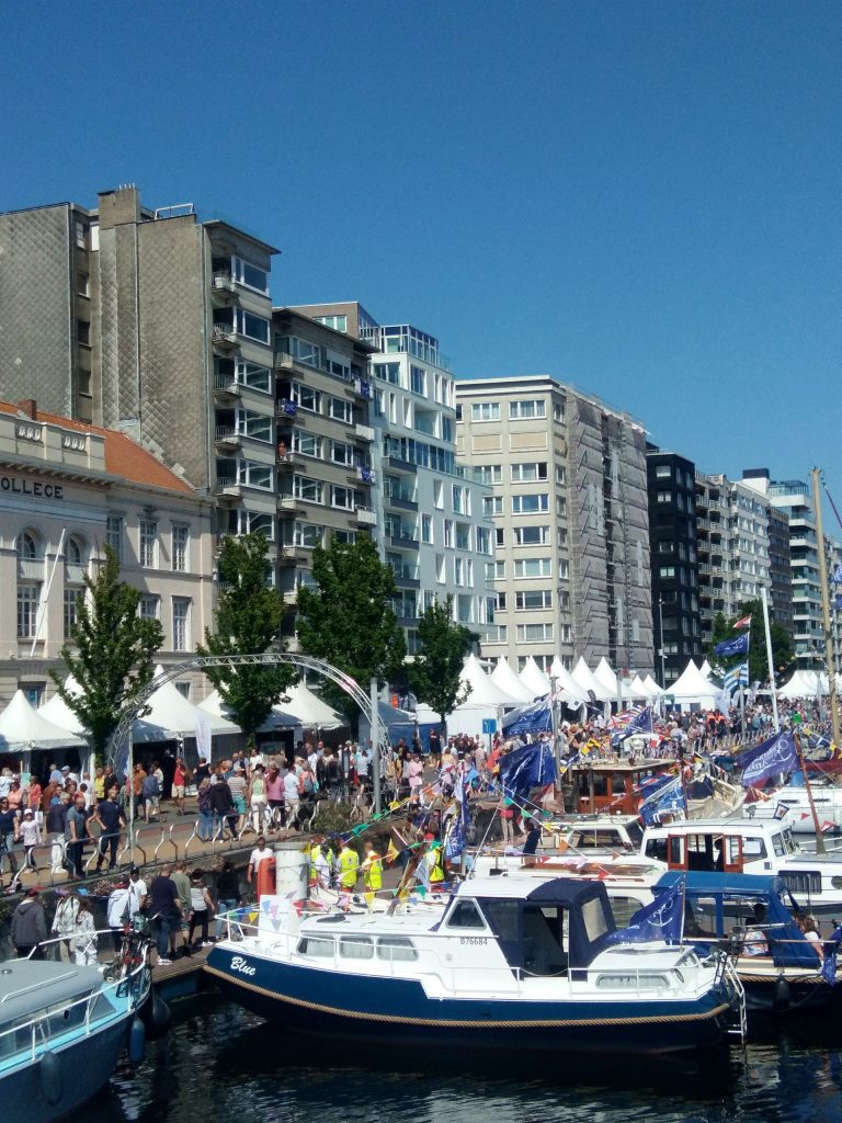 Immeubles et petits yachts à Ostende