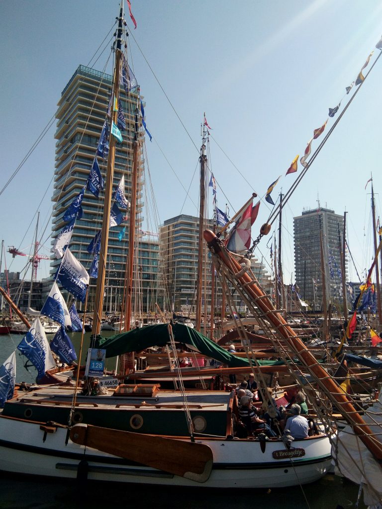 Ostende à l'ancre 2023: bateaux et immeubles