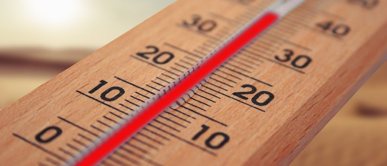 Canicule en voyage- Iconographie un thermomètre indiquant 30 degrés Celsius