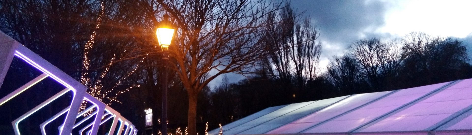 Ambiance bonne année 2024- Patinoire et illuminations de Noel à Gand (Belgique)